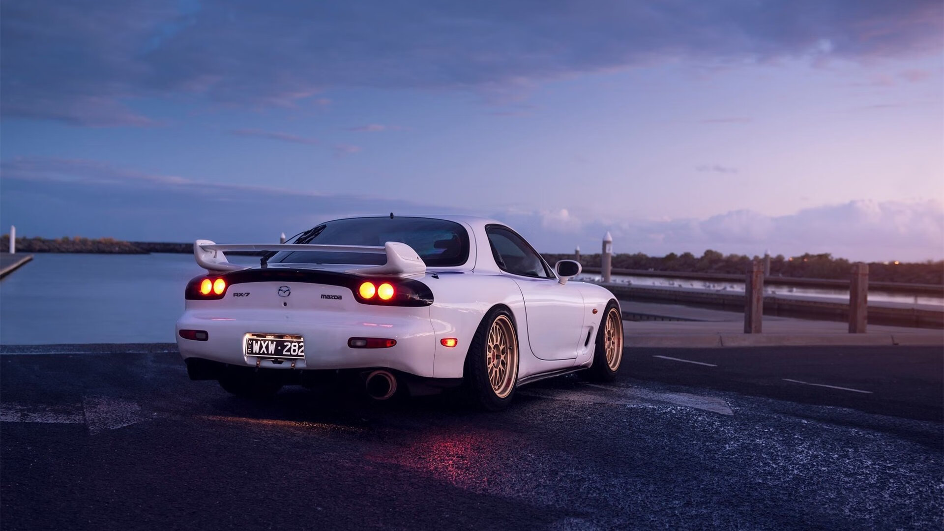 “西甲豪门内哄不断,争冠战火再度点燃”,豪门三强挥金如土,赚足流量的西甲联赛迎来新伙伴