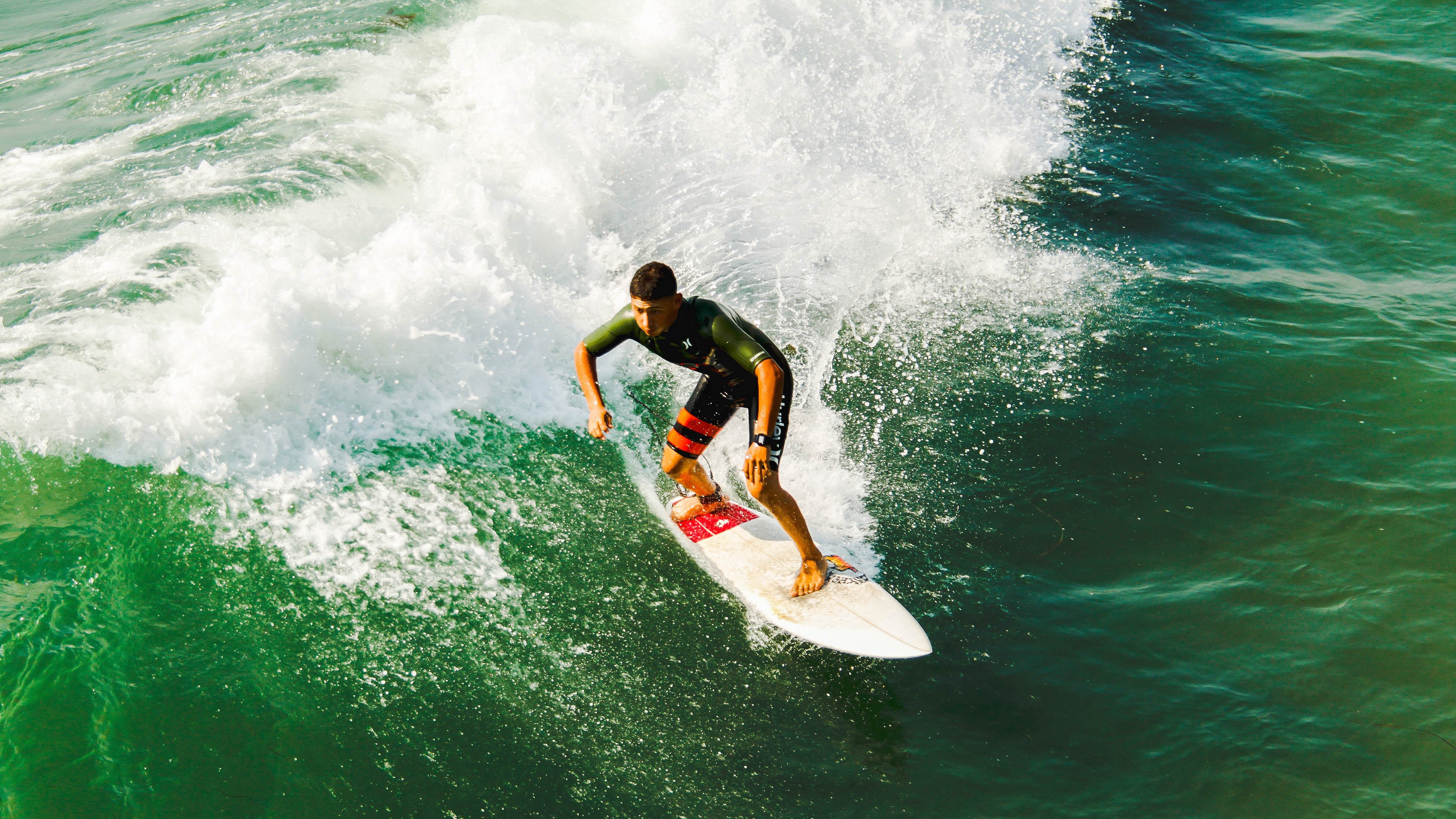 《电子竞技的“明星制造机”：打造潮流偶像》，明星创建的电竞战队