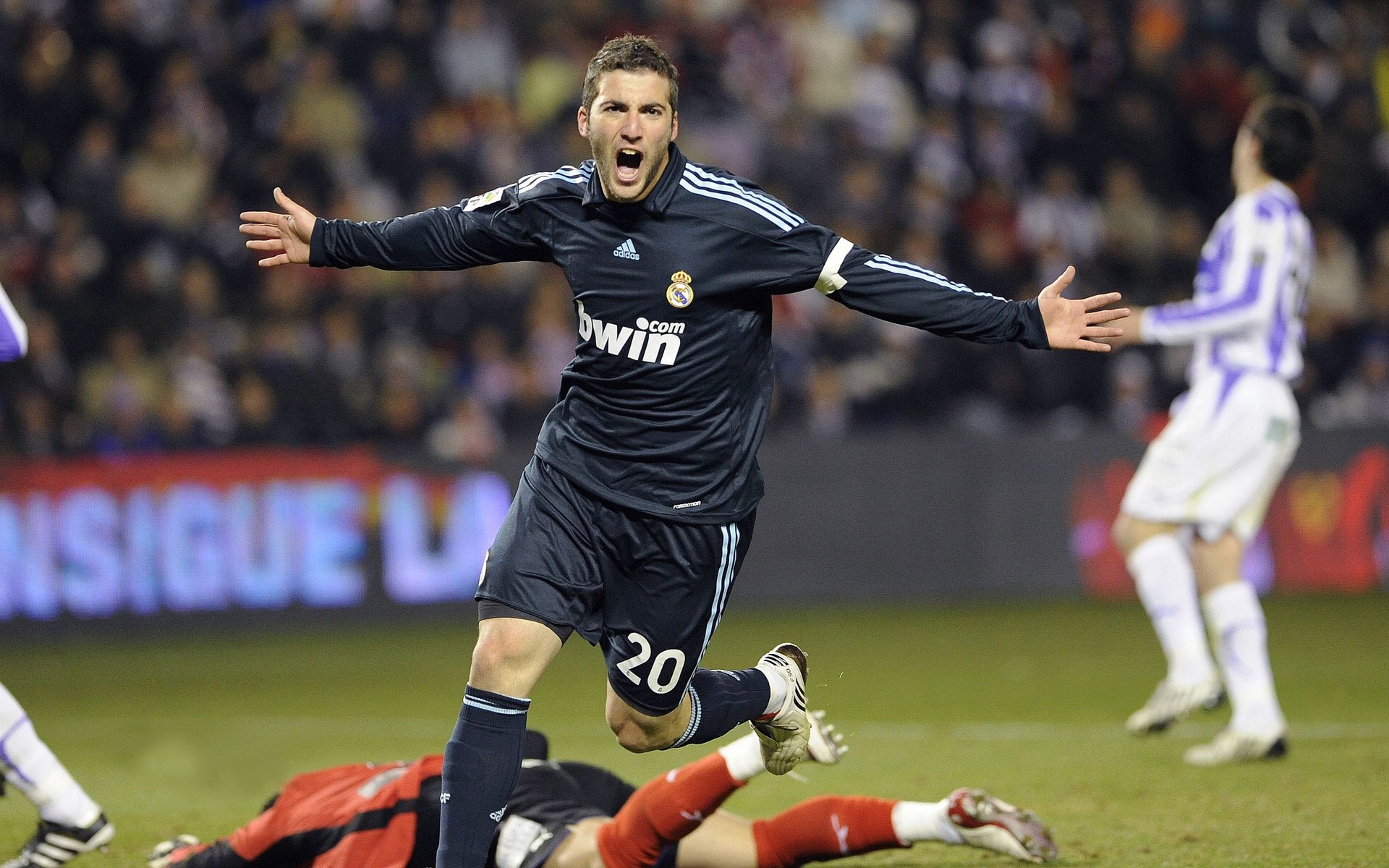 本赛季主流战术揭秘：高位压迫VS反击反扑，高位压迫的优点